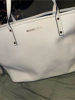 Michael Kors black and white reversible tote w Pouch  35T8GTVT9T NWT